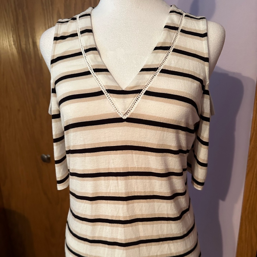 White House Black Market size medium top.